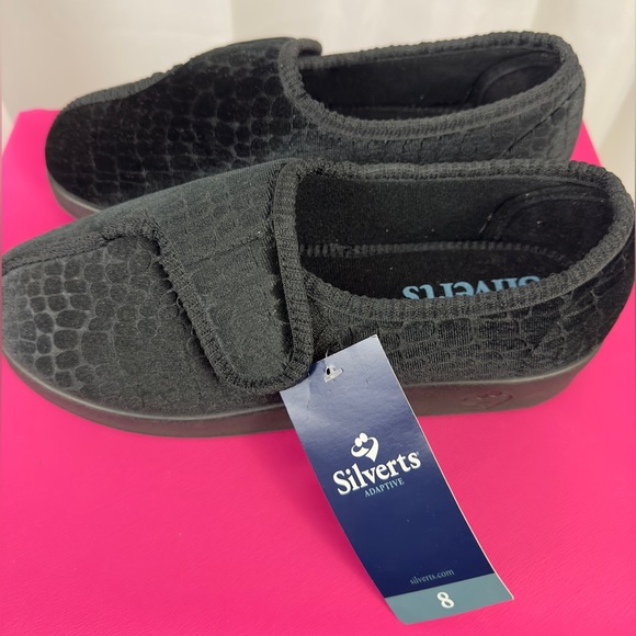 Silverts Women Extra Wide Easy Closure Comfort Slipper Black Animal Print 8 NWT - Picture 8 of 13